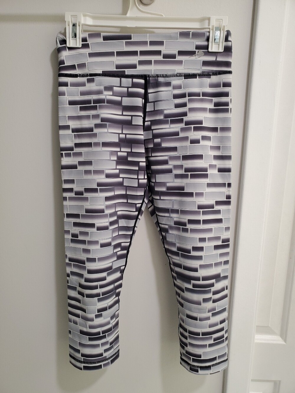 CompressionZ Brick-Print Active Leggings